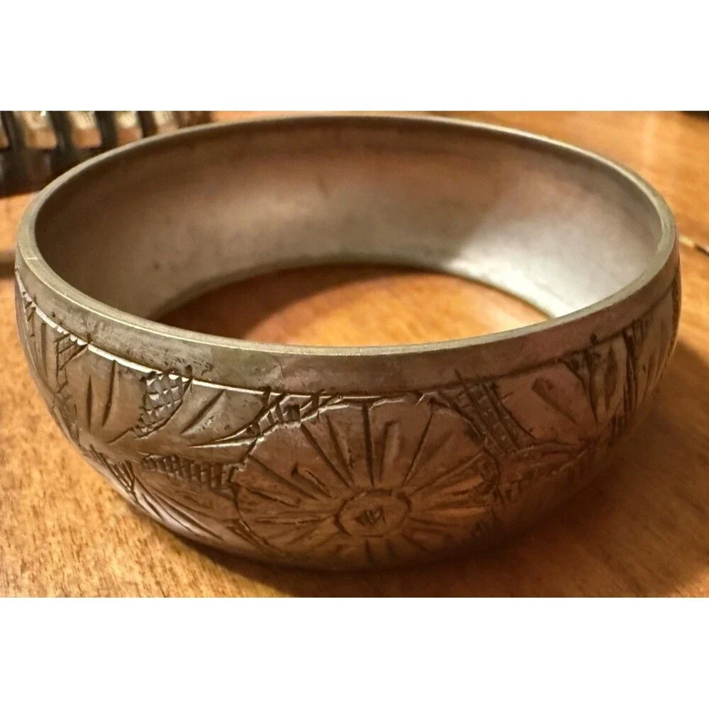 Vintage 1970s Retro India Made Etched Floral Leaves Motif Brass Bangle Bracelet